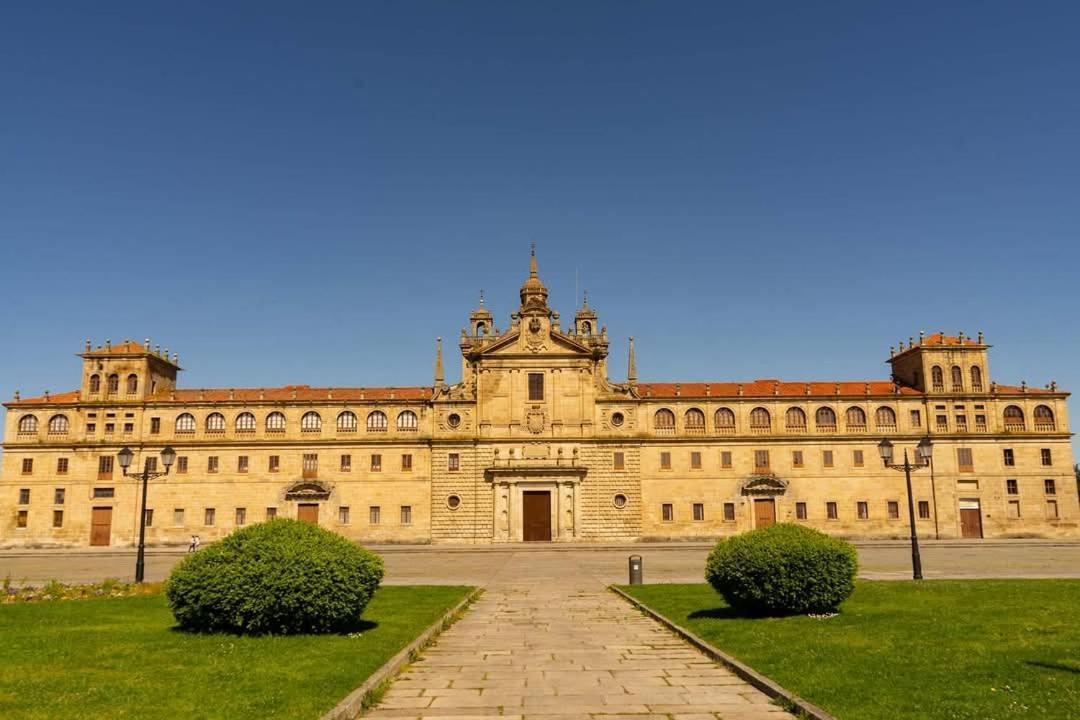 Alojamiento Real Monforte De Lemos Exterior foto